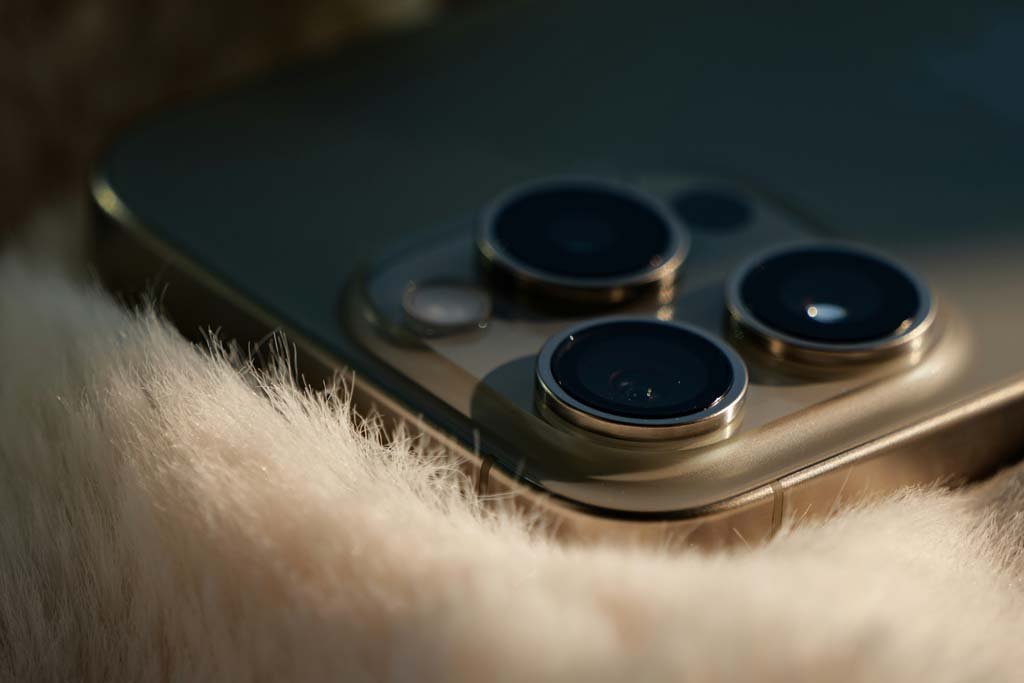 You are currently viewing Photography Powerhouses: Which Smartphone Shoots Like a Pro Camera?